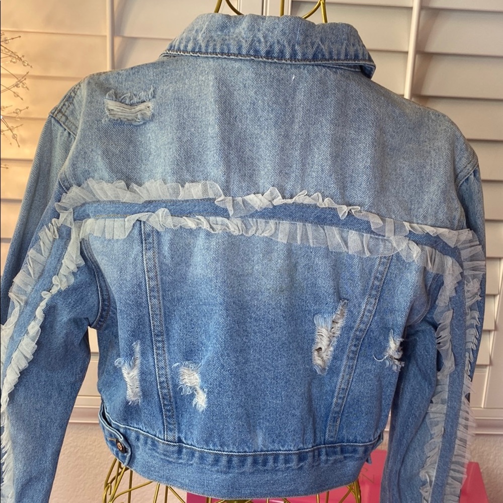 Cropped Ruffle-Trim Distressed Denim Jacket - Picture 5 of 6